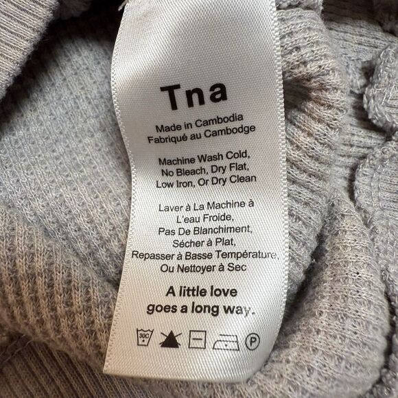 Aritzia TNA Thermal Size M Boatneck Long-sleeve Waffle Gray Knit Top Sweater - Picture 9 of 10